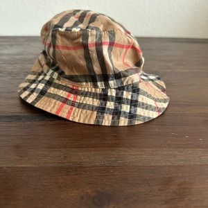 Burberry baby bucket hat